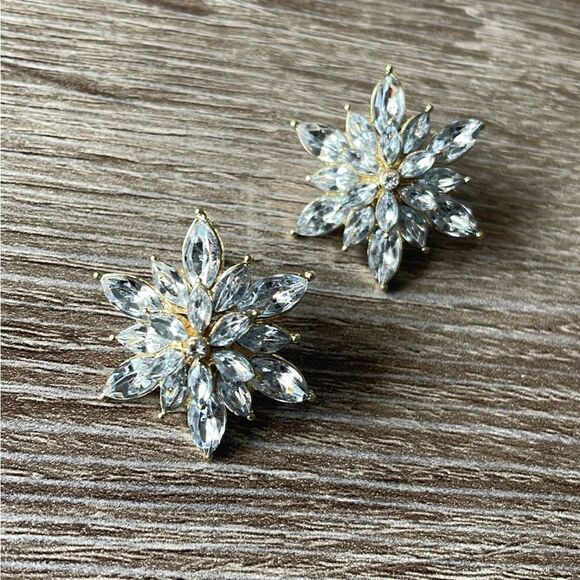 Rhinestones flower stud earrings A101 - Picture 5 of 6